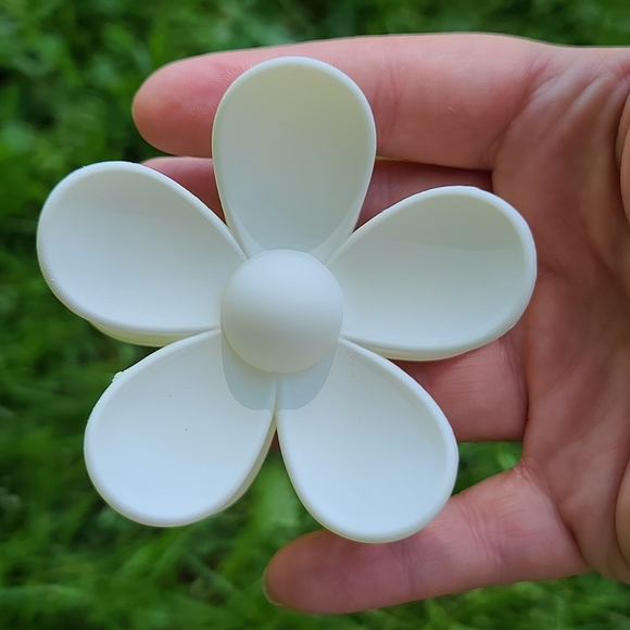 Flower Claw Clips | Set of 4 Hair Clips - Picture 8 of 15